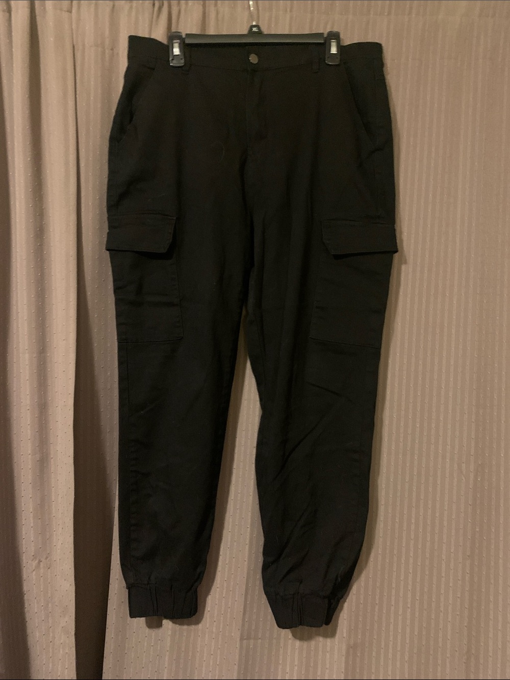 Almost Famous Women’s Black Cargo Jogger Pants XL
